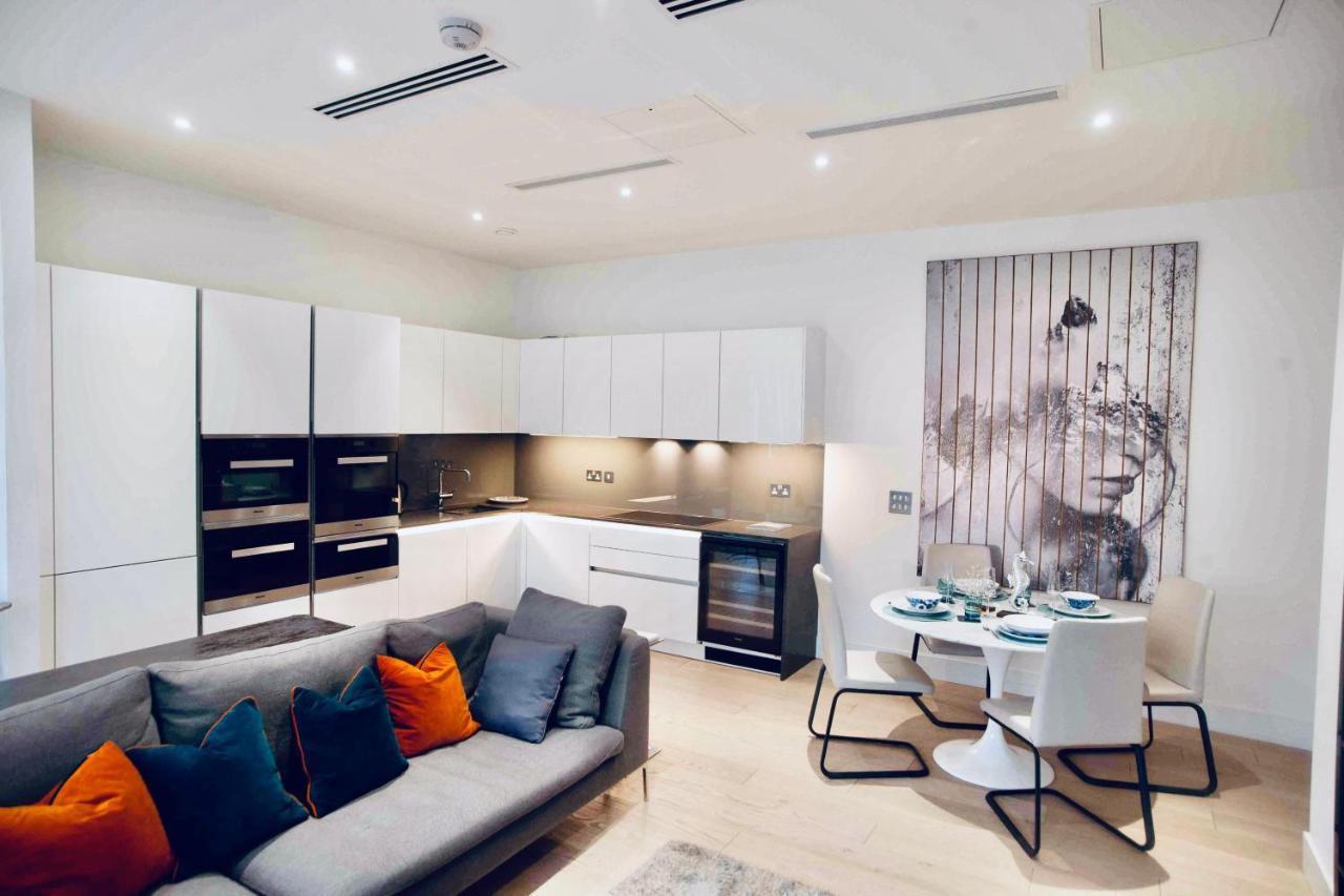 Thames Riverside In Apartment *